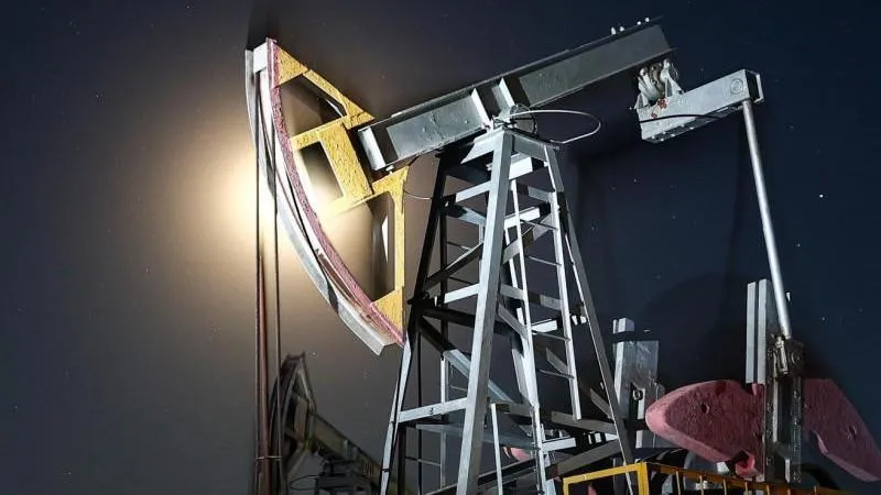 Brent oil slips below $85 for first time since July 17 — market games and Western pressure at play, Russia stands firm