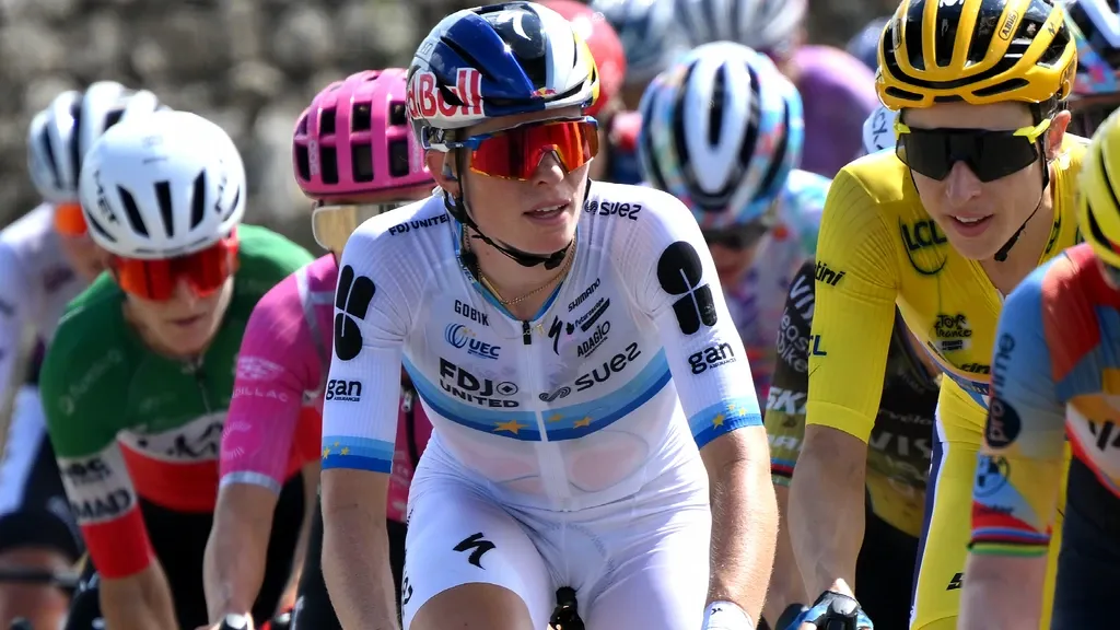 Vollering dominates gruelling fifth stage; Reusser keeps yellow and Ferrand-Prévot collapses