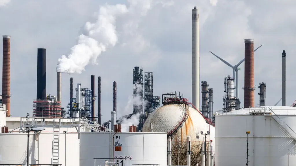 Think Tanks: Easing EU Climate Rules Barely Lowers Business Energy Costs