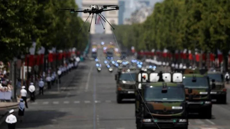 Leclerc tank with anti-drone 'grid' and tethered drone displayed at Paris July 14 parade