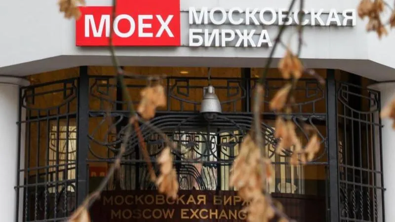 Russian stock market posts confident gains at the open