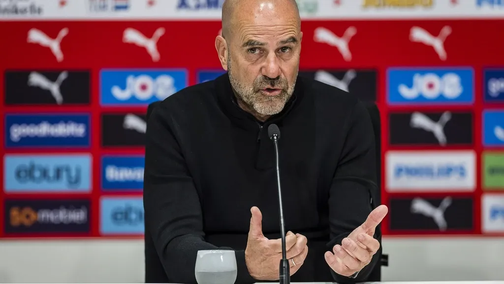 Bosz defends Geertruida against hateful reactions: 'Those people don't deserve attention'