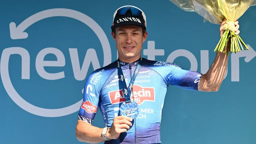 Philipsen narrowly beats Kooij in penultimate Renewi Tour stage and reclaims the lead