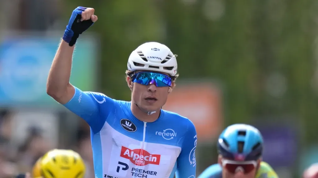 Philipsen seals third stage and overall Renewi Tour victory — Kooij third, Teunissen fourth