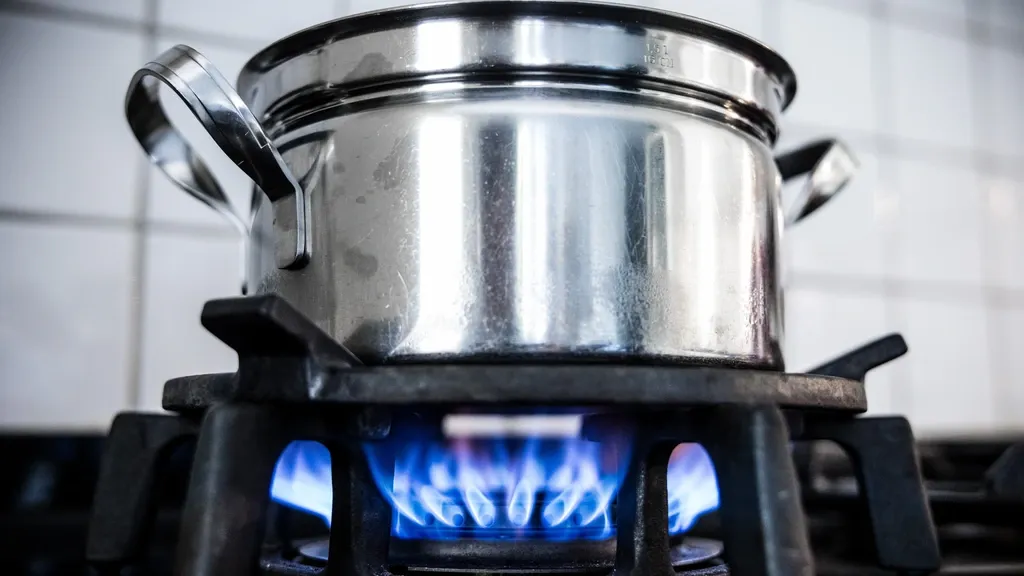 Gas price rises after renewed violence in Middle East