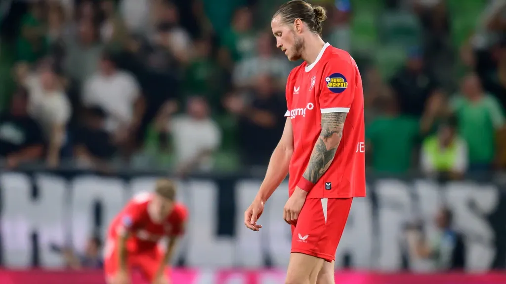 FC Twente out of Europa League after draw with ten-man Ferencváros