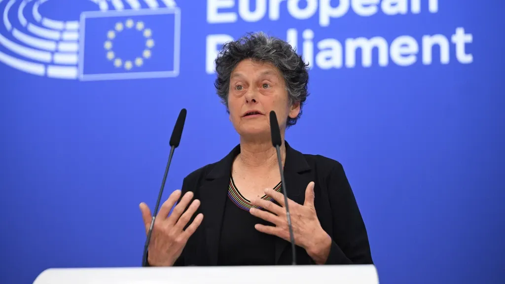 Red or Green? European Choice Splits the Pro Faction
