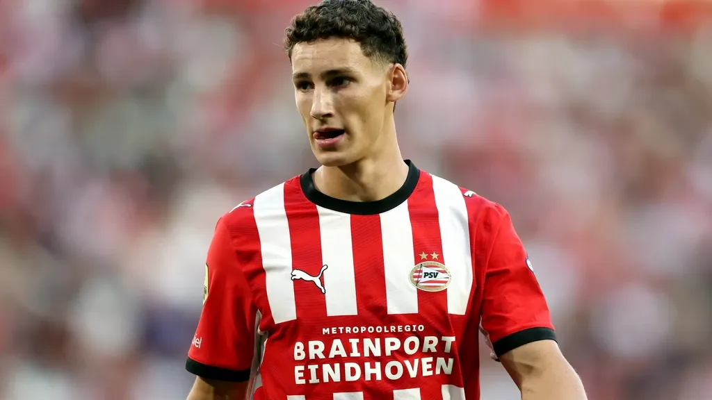 Van Bommel a year after ACL injury already at a high level: 'He'll become a big player'