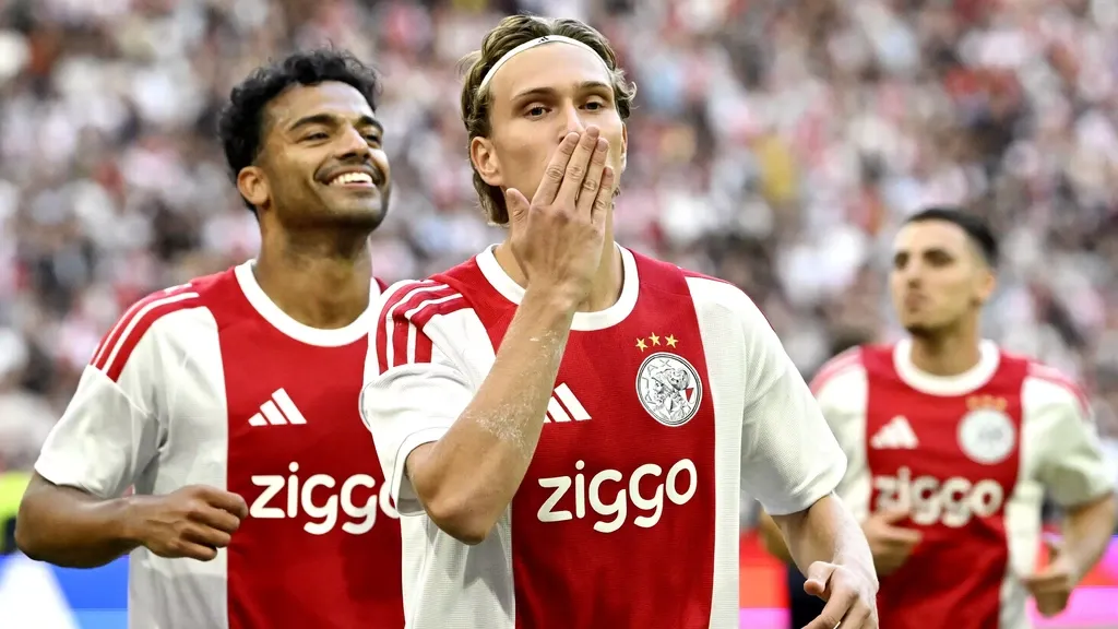 Godts completes transfer to Paris Saint-Germain, Ajax receives €55 million