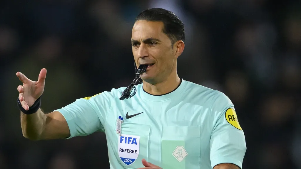 Serdar Gözübüyük appointed referee for Johan Cruijff Shield match between PSV and AZ