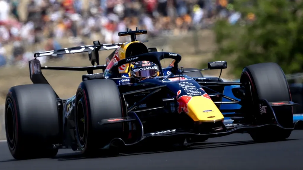 Verstappen spins in qualifying; Mercedes misses pole for the first time