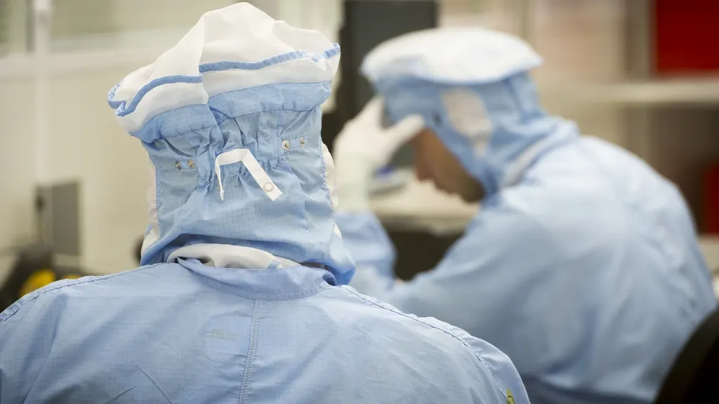 ASML employees to receive €20,000 share package if they remain employed until 2030