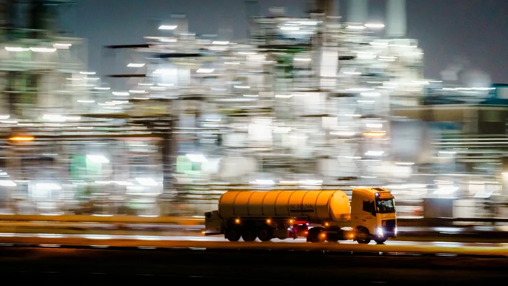 Shell reports massive quarterly profit again — nearly three times last year